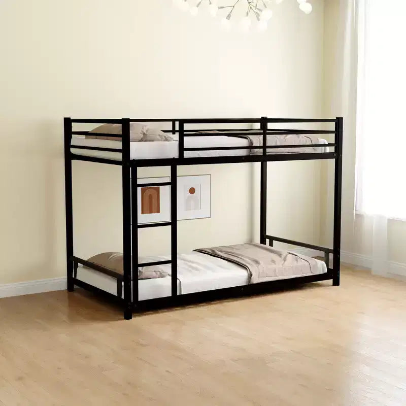 Letto a castello a soppalco in metallo nero/bianco con due letti singoli, scaletta e ringhiera, 2 posti